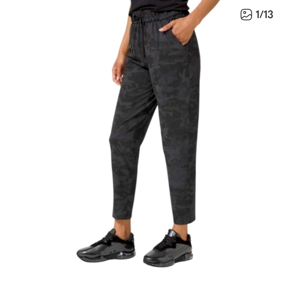 Keep Moving Stretch High Rise Camo Pants Women’s sz 6 Black/Grey
